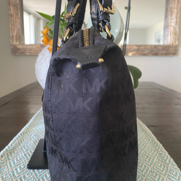 Michael Kors Signature Logo Large Purse (Black) w/Gold Hardware. - Picture 11 of 13